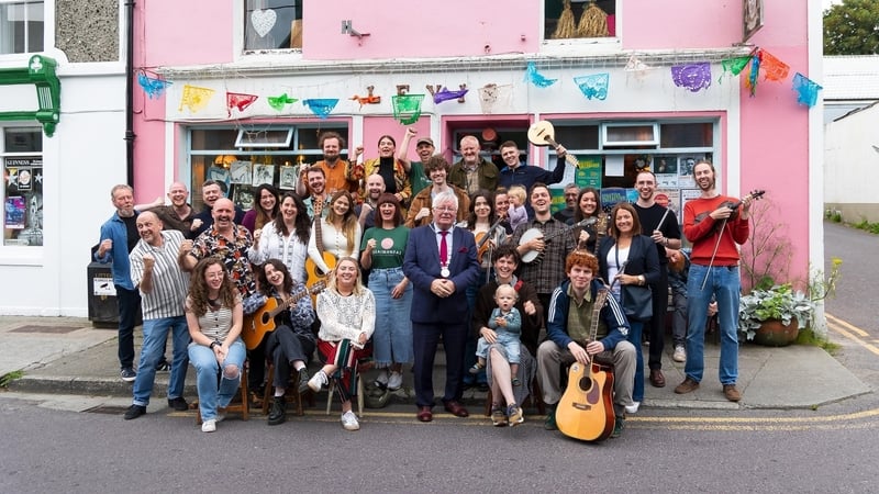 Mayor of the County of Cork, Cllr. Joe Carroll (centre) launches (Pic: Alison Miles/OSM)