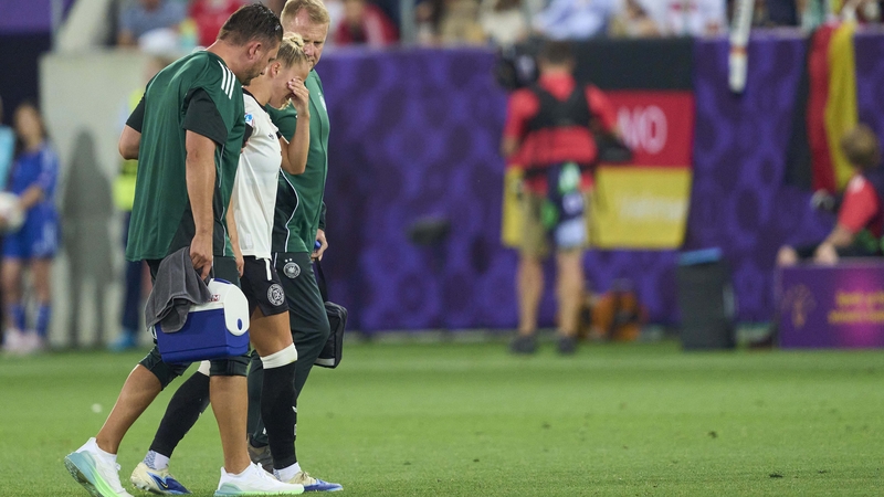 Giulia Gwinn hobbled off after apparently injuring her knee