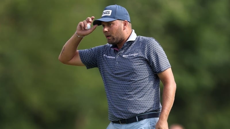 Dan Brown aknowledges the crowd as he finishes his round