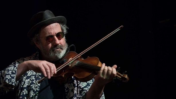 Steve Wickham performing the violin live.