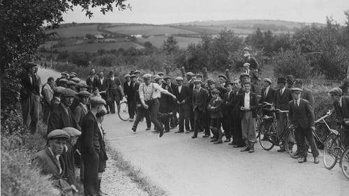 Noted bowls player Murphy Bawn starts off his game with Conney Lucey outside Blarney, Co Cork in 1936. Photo: Fox Photos/Getty Images