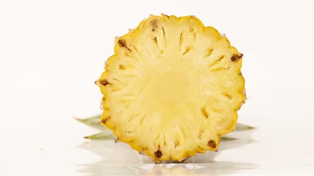 Pineapple, white Background, Fruit, White Color,Ripe, Food, Raw Food,slices