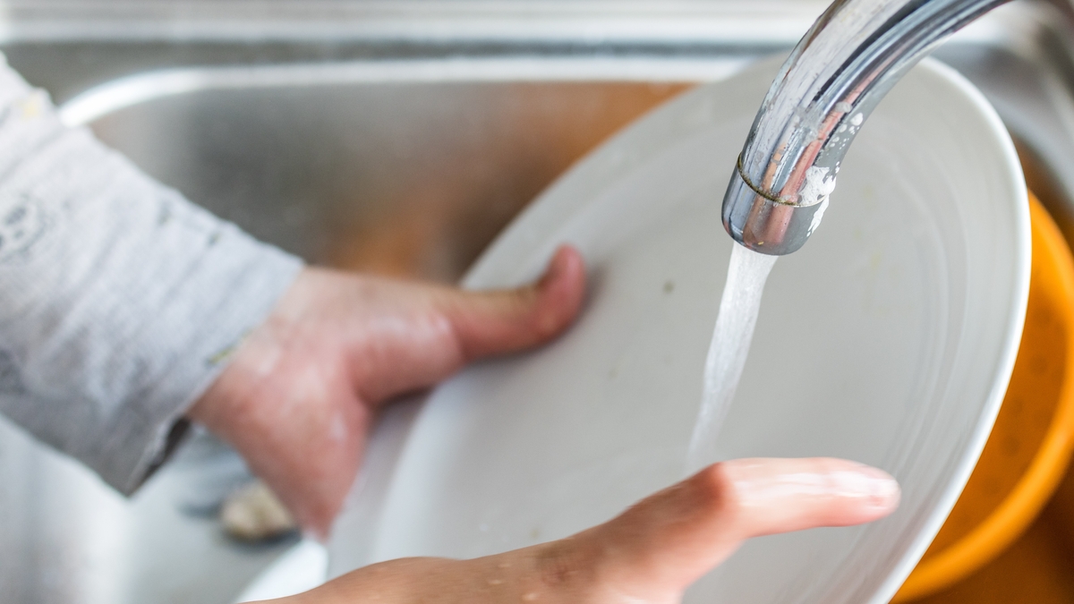 Bridget Nic Gairbheith, Bainisteoir Chomharchumann na nOileán Beag.  