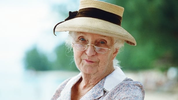 Actress Joan Hickson pictured during the filming of the BBC adaptation of the Agatha Christie crime novel "A Caribbean Mystery". Joan Hickson plays detective Miss Marple in the production, filmed in Barbados. October 1989. (Photo by Bill Rowntree /Mirrorpix/Getty Images)