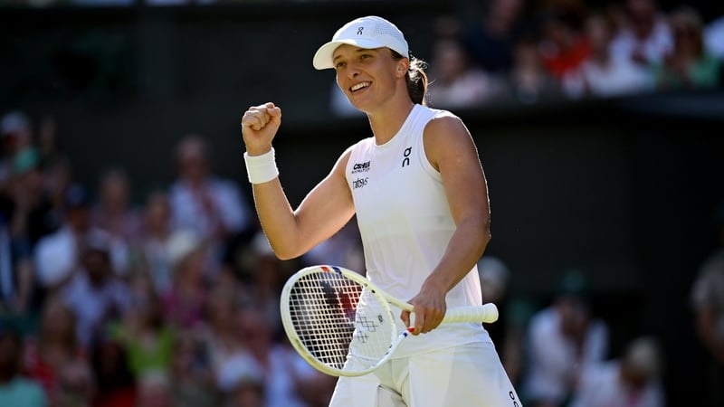 Iga Swiatek celebrates winning match point against Belinda Bencic