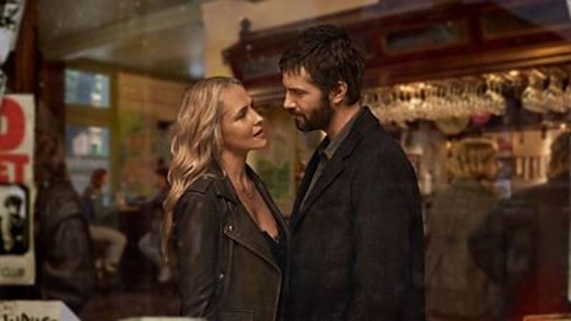 Teresa Palmer and Jim Sturgess in Mix Tape