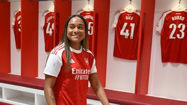 Olivia Smith signs for Arsenal. Sobha Realty Training Centre & Emirates Stadium (Photo by David Price/Arsenal FC / David Price)