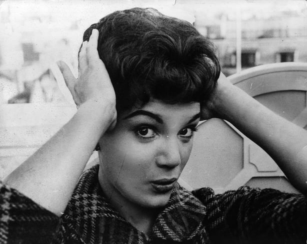 20th August 1959: American pop singer Connie Francis fixes her hair during a press reception held for her at the Dorchester Hotel. She is in London to record some new material, August 1959. (Photo by Keystone/Getty Images)