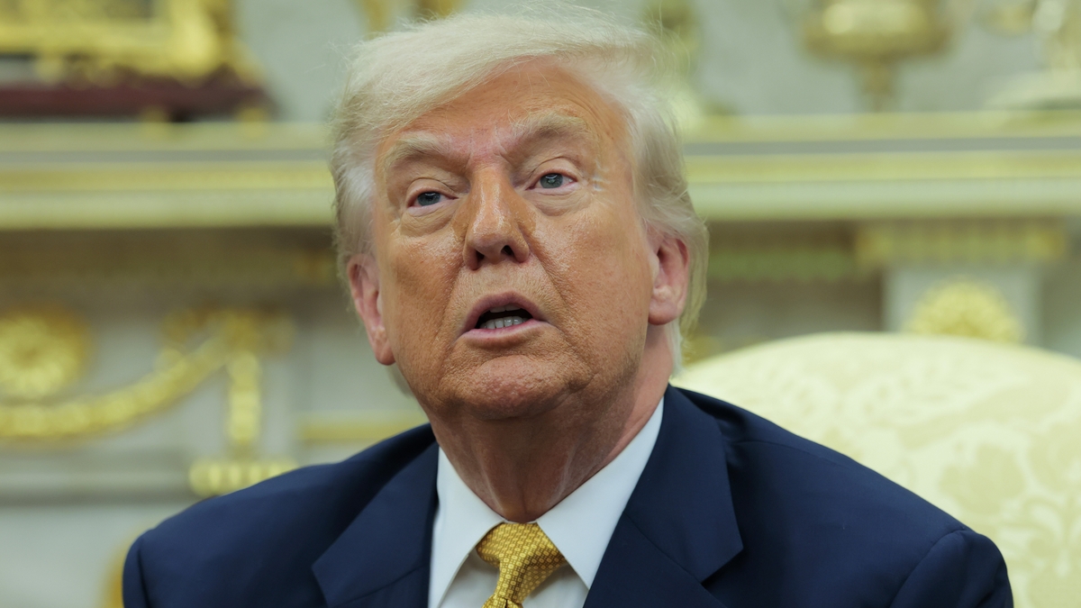 Donald Trump's billion dollar lawsuit over the Jeffrey Epstein birthday greeting 