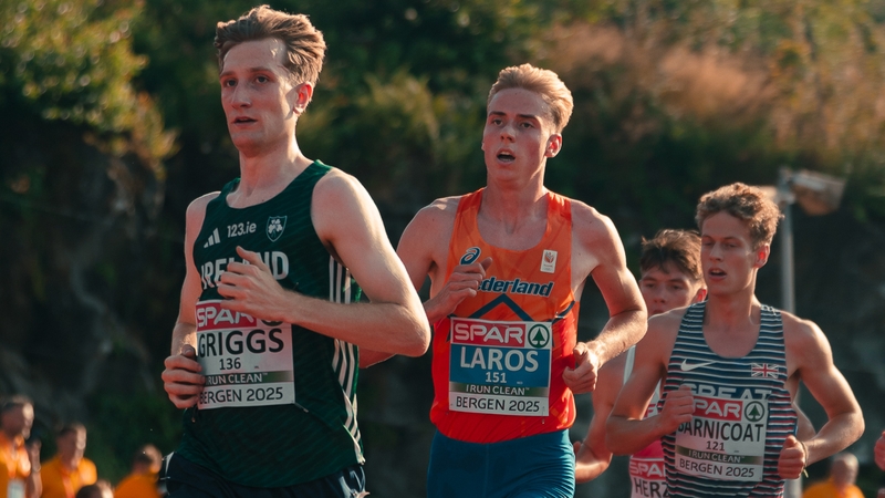 Nick Griggs (L) in action in Bergen. Pohto: East Down Media Network