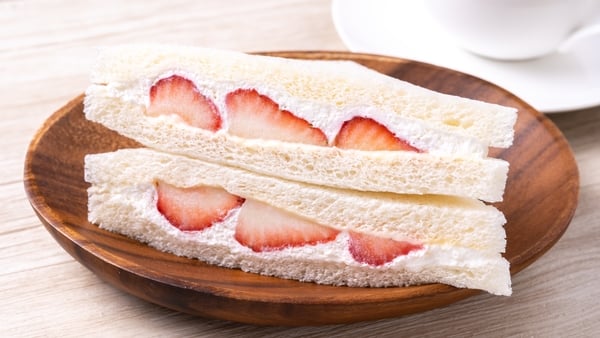Strawberry fruit sandwich