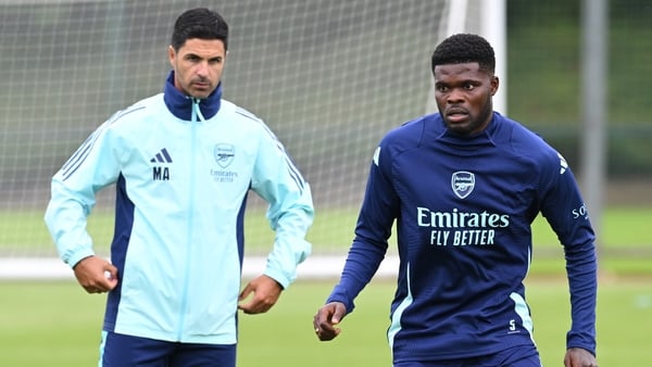 LONDON COLNEY, ENGLAND - JULY 15: Arsenal manager Mikel Arteta with Thomas Parte during a training session at Sobha Realty Training Centre on July 15, 2024 in London Colney, England. (Photo by Stuart MacFarlane/Arsenal FC via Getty Images)