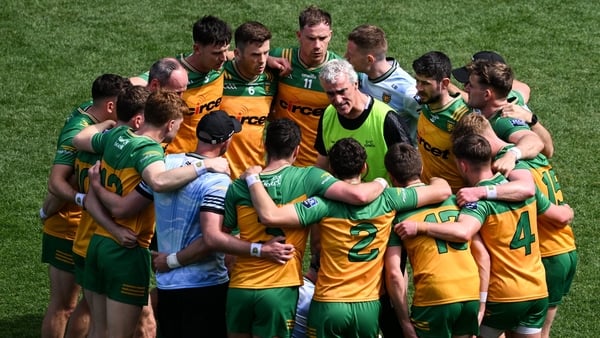 13 July 2025; Donegal manager Jim McGuinness speaks to his team ahead of the GAA Football All-Ireland Senior Championship semi-final match between Meath and Donegal at Croke Park in Dublin. Photo by Daire Brennan/Sportsfile