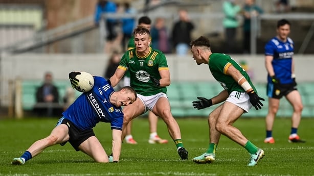 14 June 2025; Jason Foley of Kerry in action against Ruairi Kinsella, left, and Seán Coffey of Meath during the GAA Football All-Ireland Senior Championship Round 3 match between Kerry and Meath at Glenisk O'Connor Park in Tullamore, Offaly. Photo by Tom Beary/Sportsfile