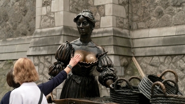 Bid to deter people from rubbing Molly Malone’s breasts