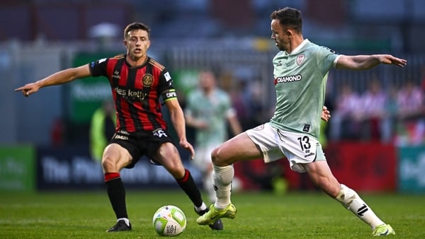 30 May 2025; Robbie Benson of Derry City in action against Keith Buckley of Bohemians during the SSE Airtricity Men's Premier Division match between Bohemians and Derry City at Dalymount Park in Dublin. Photo by Seb Daly/Sportsfile
