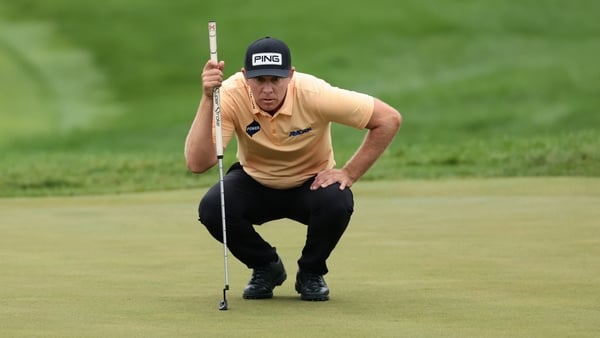 Séamus Power lines up a putt on the first green during the first round of the 3M Open 2025