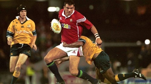 Former Lions captain handed out the jerseys ahead of tomorrow's second Test