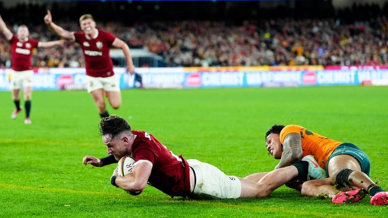 Hugo Keenan scores the winning try