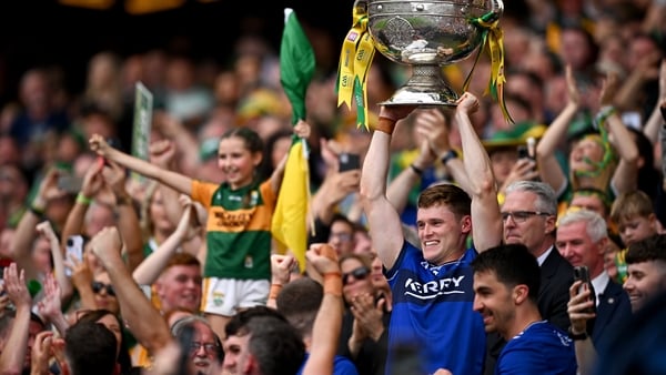 27 July 2025; Kerry captain Gavin White lifts the Sam Maguire cup after his side's victory in the GAA Football All-Ireland Senior Championship final match between Kerry and Donegal at Croke Park in Dublin. Photo by Seb Daly/Sportsfile