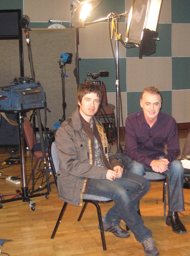 Noel Gallagher of Oasis pictured with Dave Fanning in RTÉ Radio Centre in 2008