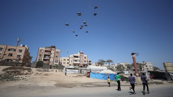 Parachutes drop humanitarian aid over the az-Zawayda area, as residents face starvation due to the blockade imposed by Israel