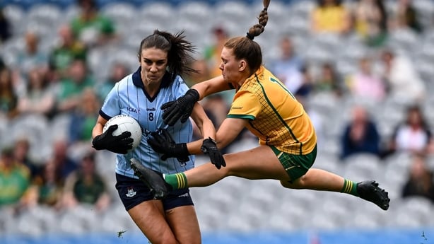 Éilish O'Dowd of Dublin avoids the tackle of Meath goalkeeper Robyn Murray - 2025 Leinster final