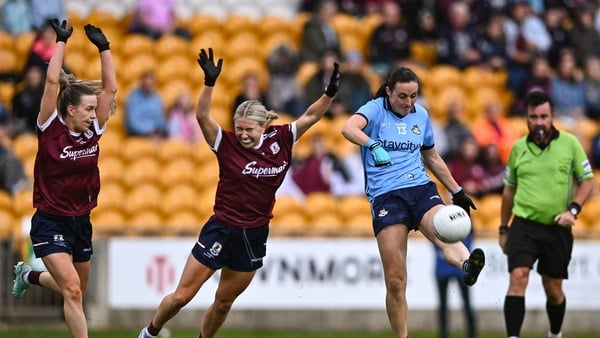 Hannah Tyrrell of Dublin in action against Lynsey Noone and Hannah Noone, left, of Galway - 2025 All-Ireland semi-final