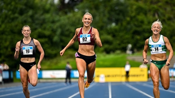 Sharlene Mawdsley on her way to winning the senior women's 200m final at the 2025 National Athletics Championships, ahead of Sarah Lavin of Emerald who finished second and Lauren Roy