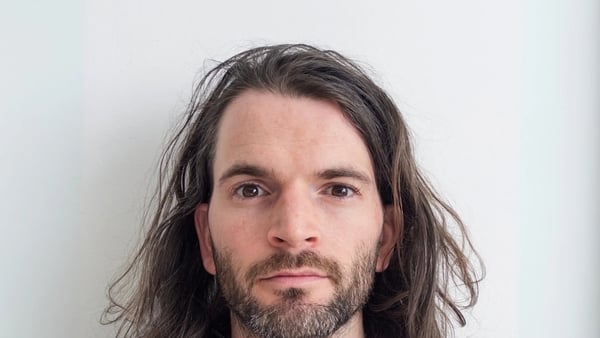 portrait shot of irish singer harry-hudson-taylor