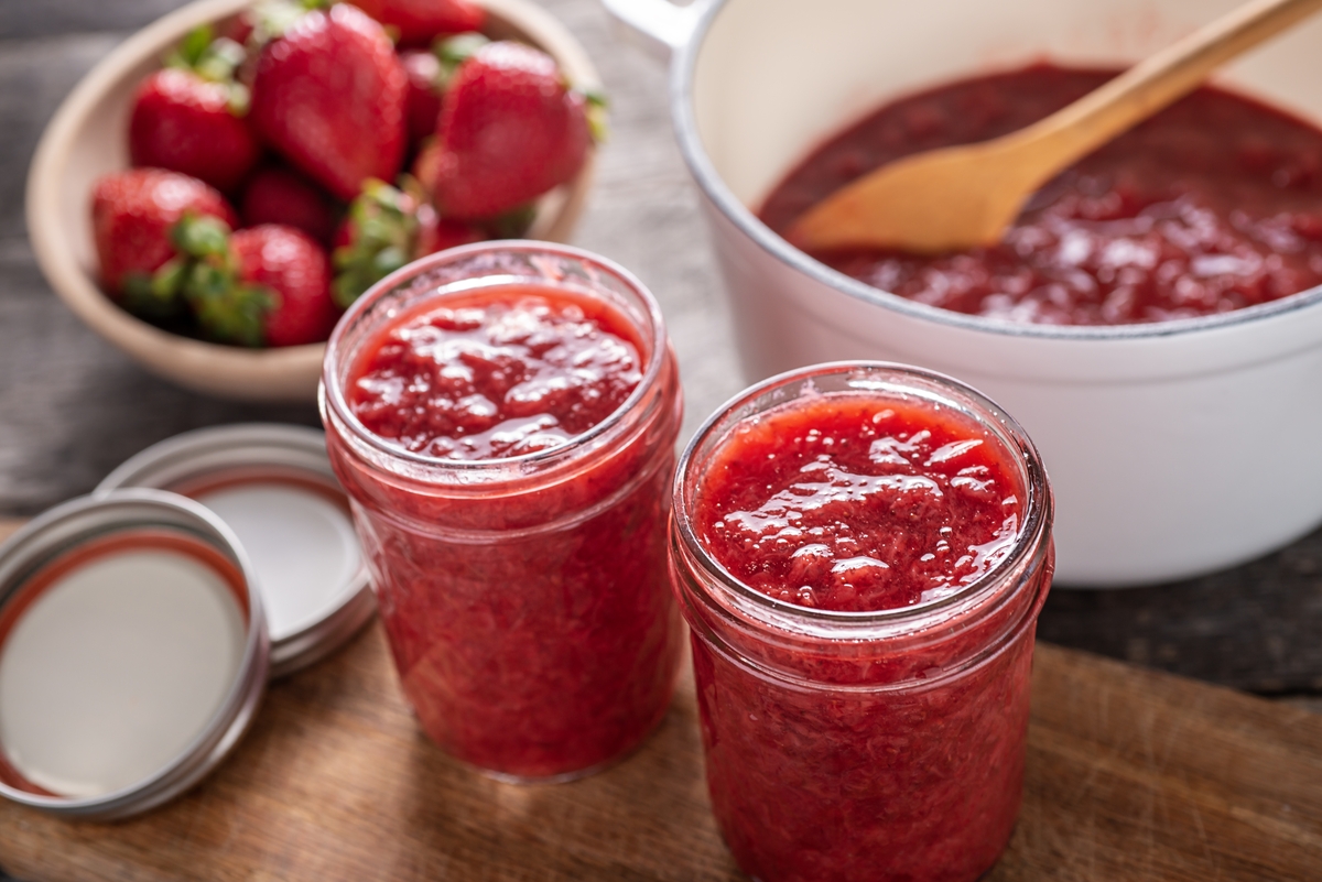 How to make your own jams and chutneys?