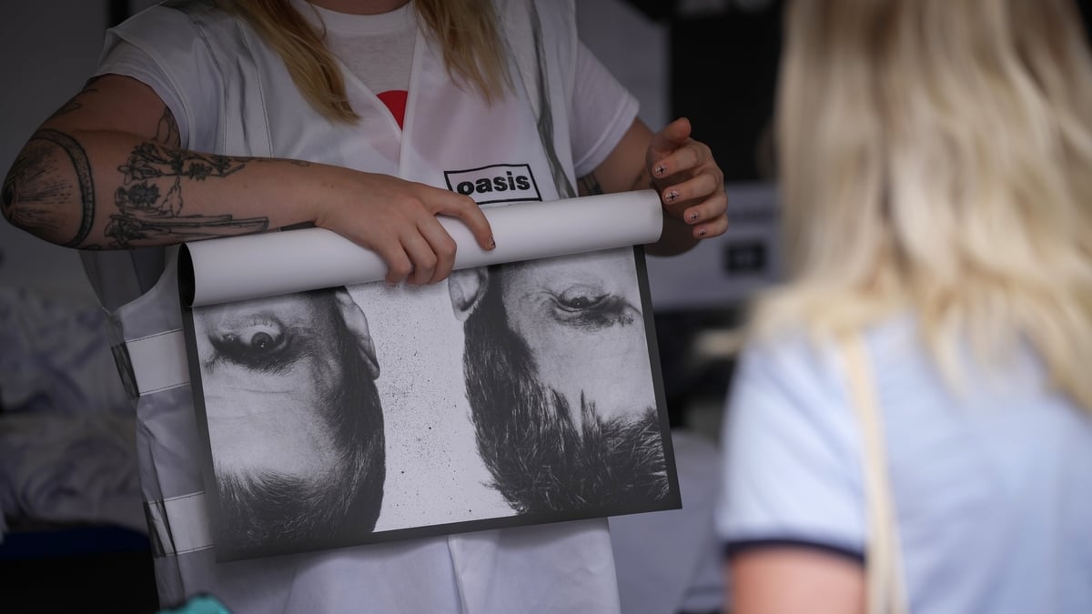 Fans mad for Oasis pop-up shop