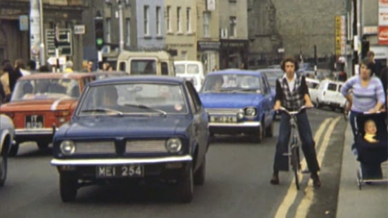 A traffic jam in Sligo, 1975.
