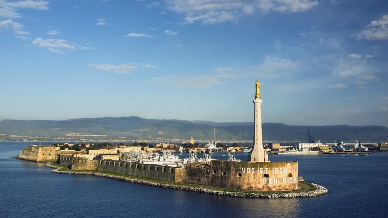 The green light has been given for plans for the construction of the bridge over the Strait of Messina in Sicily to Italy's mainland