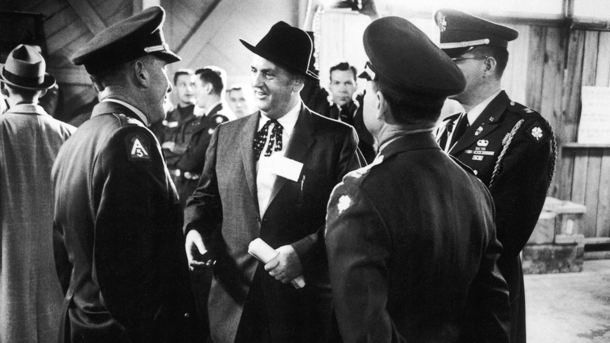 The Colonel and The King - Peter Guralnick