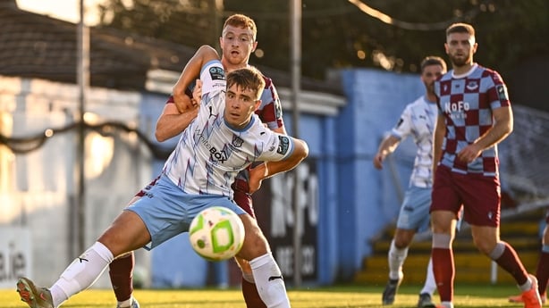 8 August 2025; Tommy Lonergan of Waterford in action against Andrew Quinn of Drogheda United during the SSE Airtricity Men's Premier Division match between Drogheda United and Waterford at Sullivan & Lambe Park in Drogheda, Louth. Photo by Piaras Ó Mídheach/Sportsfile