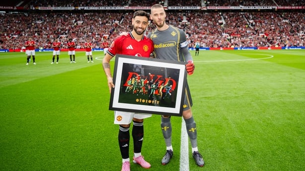 MANCHESTER, ENGLAND - AUGUST 9: Bruno Fernandes of Manchester United makes a presentation to David De Gea of Fiorentina prior to the pre-season friendly match between Manchester United and ACF Fiorentina at Old Trafford on August 9, 2025 in Manchester, England. (Photo by Ash Donelon/Manchester Unit