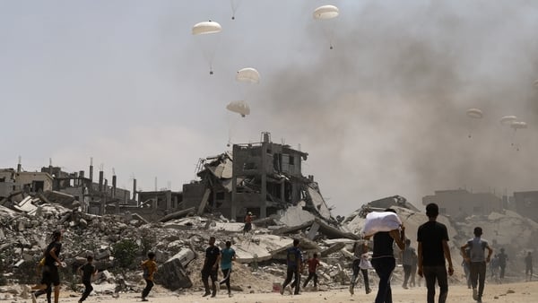 GAZA CITY, GAZA - AUGUST 9: Parachutes drop humanitarian aid over the el-Kerame neighborhood in northern Gaza, as residents face starvation due to the blockade imposed by Israel, in Gaza Strip, on August 9, 2025. (Photo by Khames Alrefi/Anadolu via Getty