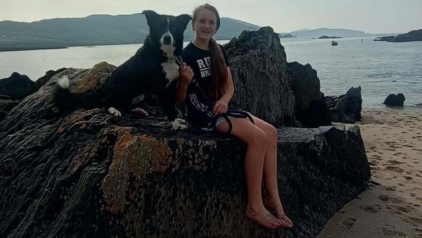Féile O'Sullivan with her dog by a beach