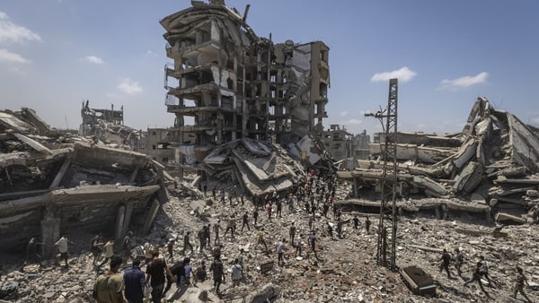GAZA CITY, GAZA - AUGUST 7: Planes drop aid packages by parachute amid Israeli attacks as the Palestinians flock to the area where the humanitarian aid packages land over western Gaza City, Gaza on August 7, 2025. (Photo by Mahmoud Abu Hamda/Anadolu via G