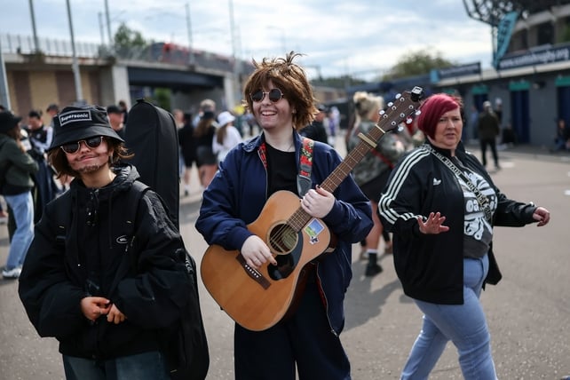 EDINBURGH, SCOTLAND - AUGUST 08: Oasis fans arrive ahead of Oasis LIVE '25 at Murrayfield Stadium on August 08, 2025 in Edinburgh, Scotland. Oasis are playing three shows at Murrayfield Stadium in Edinburgh between August 8-12. The rock band kicked off a