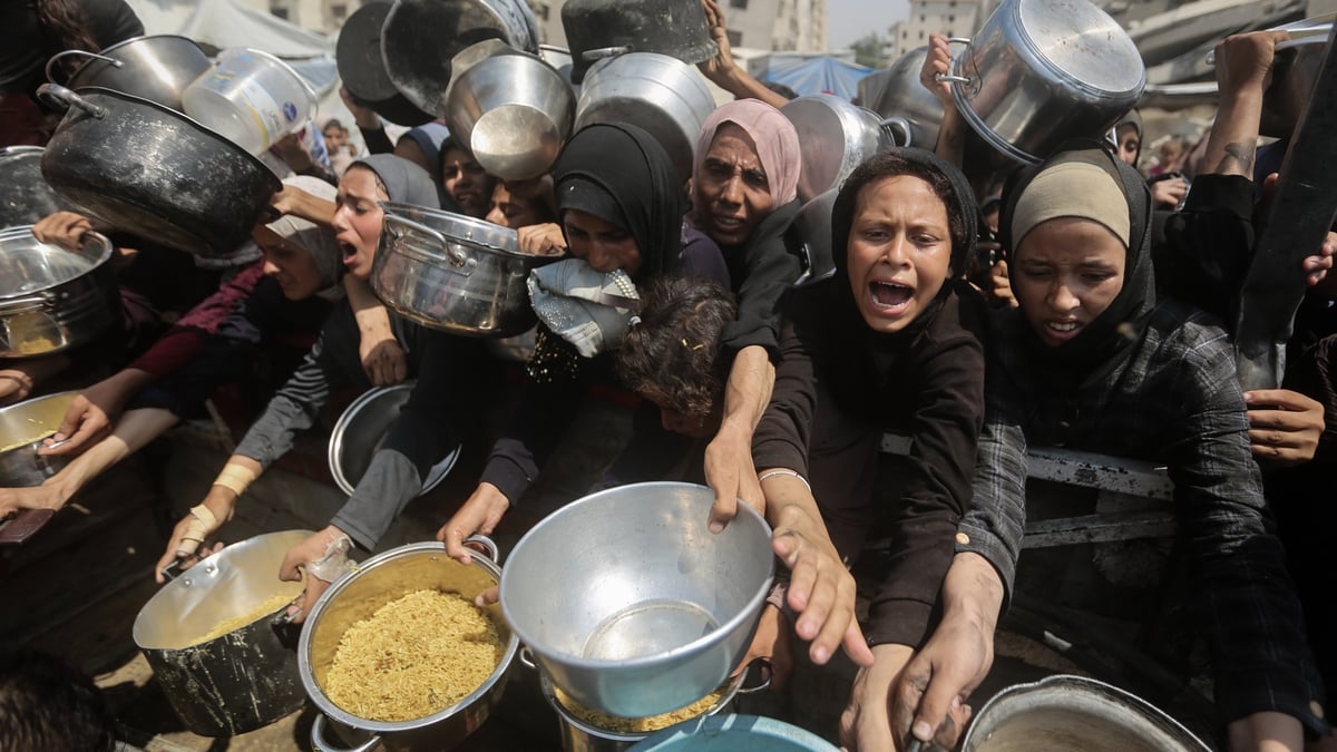 "Fundamentally, there isn't enough food to make it into the Strip and sustain life"