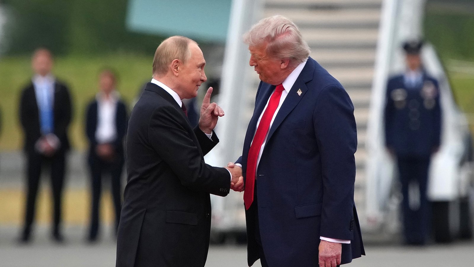 Selena black nude Selena Gomez shows off her nude side boob