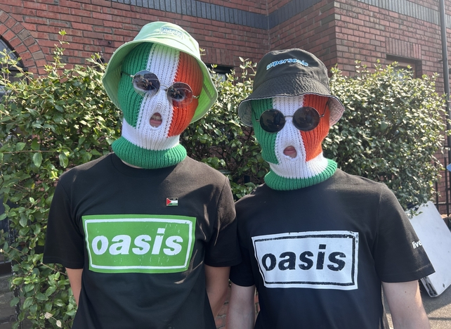 Oasis fans in Kneepcap masks.