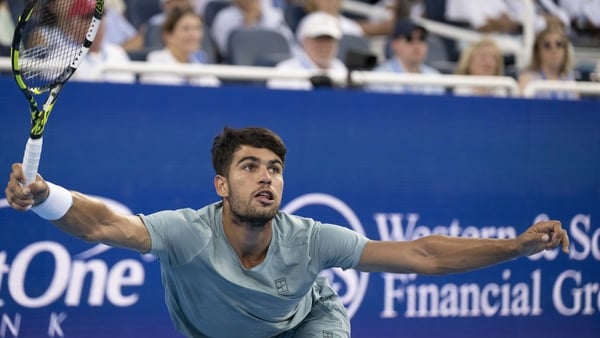 CINCINNATI, OH - AUGUST 16: Carlos Alcaraz (ESP) reaches to hit a forehand during the semifinals in the Cincinnati Open at the Lindner Family Tennis Center on August 16, 2025 in Mason, OH. (Photo by Shelley Lipton/Icon Sportswire via Getty Images)