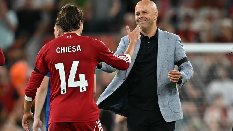 Liverpool's manager Arne Slot (R) congratulates Federico Chiesa after his decisive goal against Bournemouth