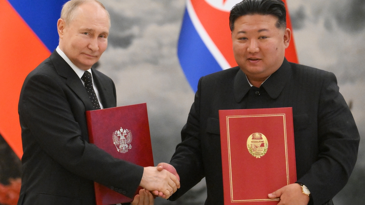 Kim Jong Un to join Putin at China military parade