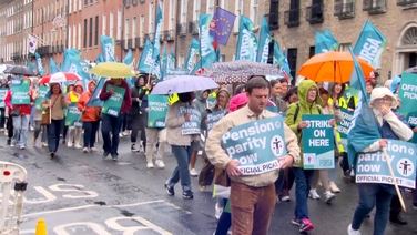 School secretaries and caretakers strike at Government buildings