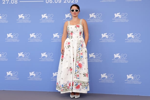 VENICE, ITALY - AUGUST 28: Eve Hewson attends the "Jay Kelly" photocall during the 82nd Venice International Film Festival on August 28, 2025 in Venice, Italy. (Photo by Aldara Zarraoa/Getty Images)
