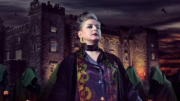 Siobhan McSweeney posing in front of Slane Castle